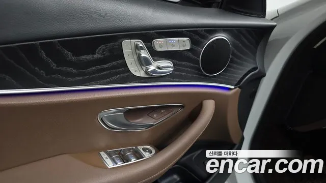 Mercedes-Benz E-Class 2017 — фото 13