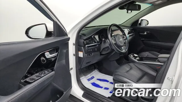 Kia Niro 2022 — фото 13