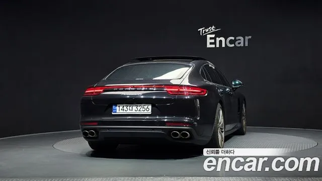 Porsche Panamera 2018 — фото 4