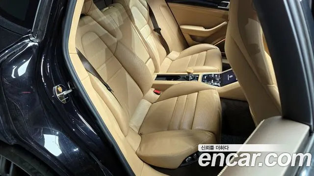 Porsche Panamera 2018 — фото 17