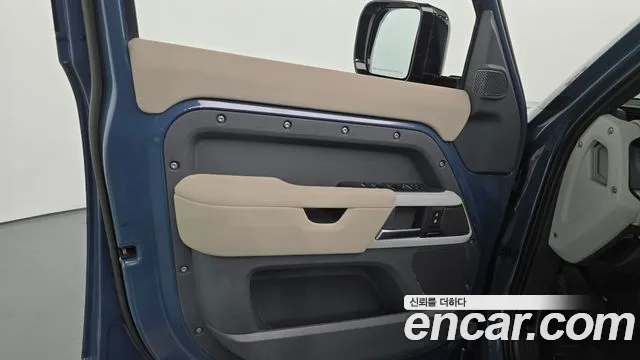 Land Rover Defender 2023 — фото 14