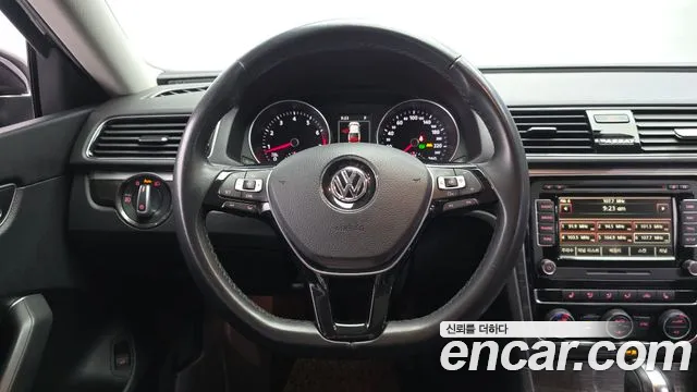 Volkswagen Passat 2018 — фото 13