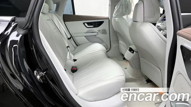 Mercedes-Benz EQE 2024 — фото 12