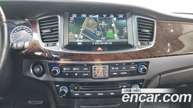 Hyundai Equus 2015 — фото 12