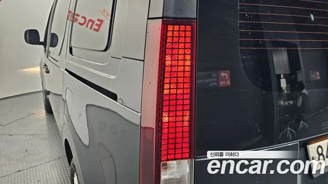 Hyundai Staria 2022 — фото 9