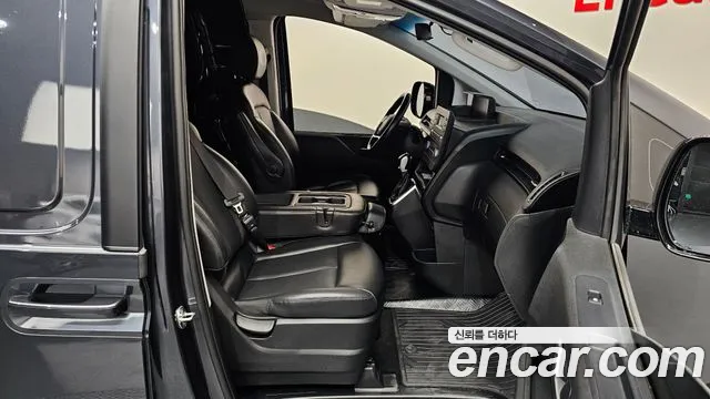 Hyundai Staria 2022 — фото 16