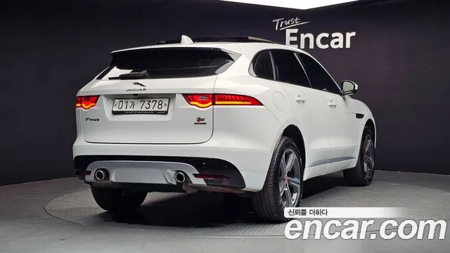 Jaguar F-PACE 2017 — фото 4