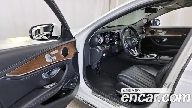 Mercedes-Benz E-Class 2019 — фото 10