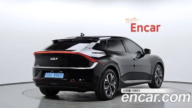 Kia EV6 2023 — фото 1