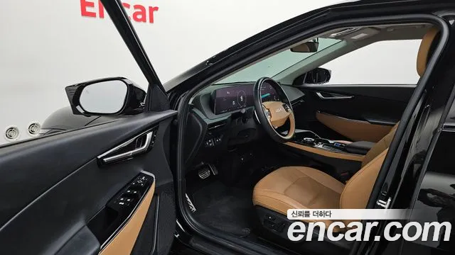 Kia EV6 2023 — фото 12