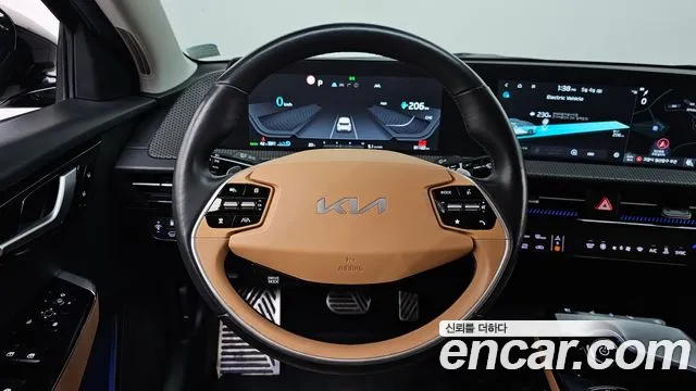 Kia EV6 2023 — фото 18