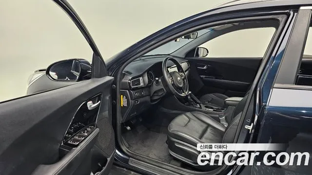 Kia Niro 2017 — фото 10