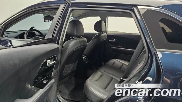 Kia Niro 2017 — фото 11