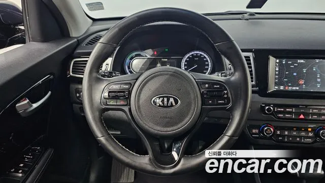 Kia Niro 2017 — фото 13