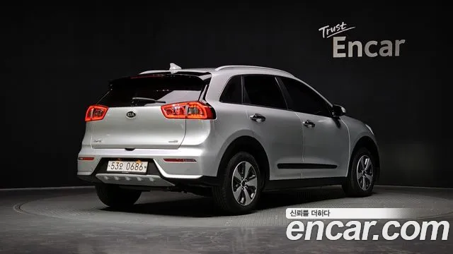Kia Niro 2017 — фото 2
