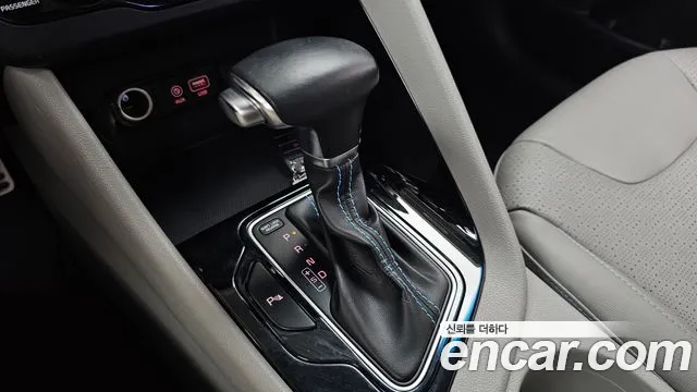 Kia Niro 2017 — фото 9