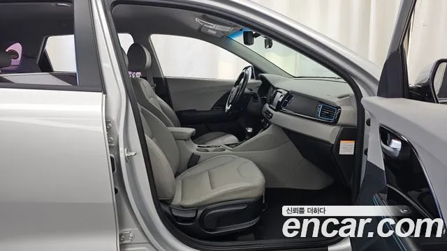 Kia Niro 2017 — фото 11