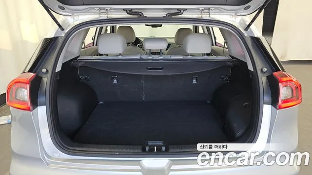 Kia Niro 2017 — фото 20