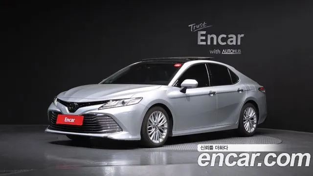 Toyota Camry 2018 — фото 1