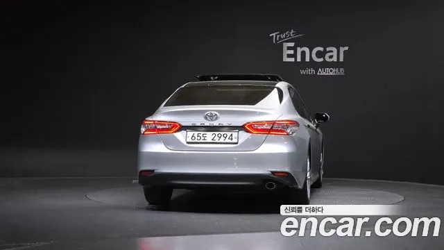 Toyota Camry 2018 — фото 4