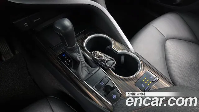 Toyota Camry 2018 — фото 12