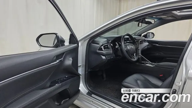 Toyota Camry 2018 — фото 13