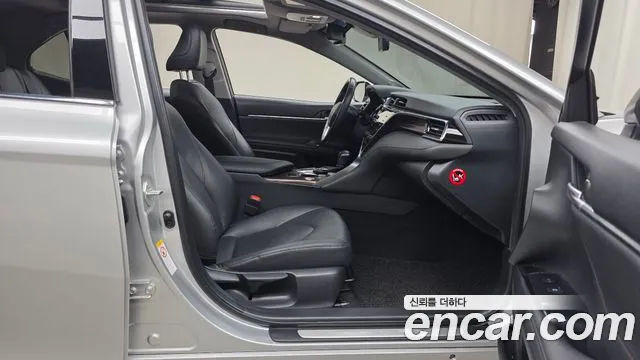 Toyota Camry 2018 — фото 17