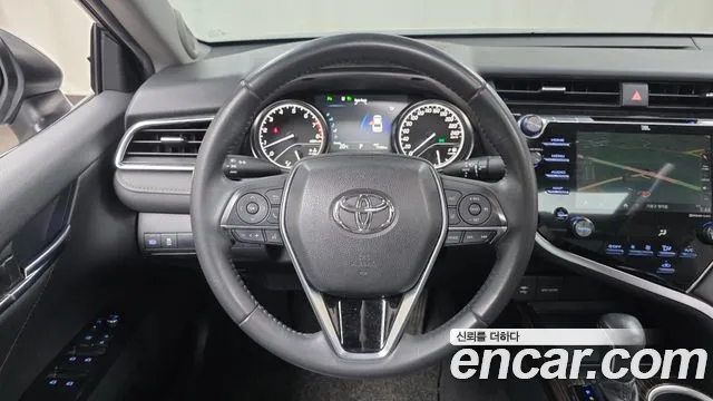 Toyota Camry 2018 — фото 19
