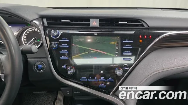 Toyota Camry 2018 — фото 20