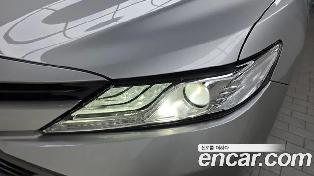 Toyota Camry 2018 — фото 8