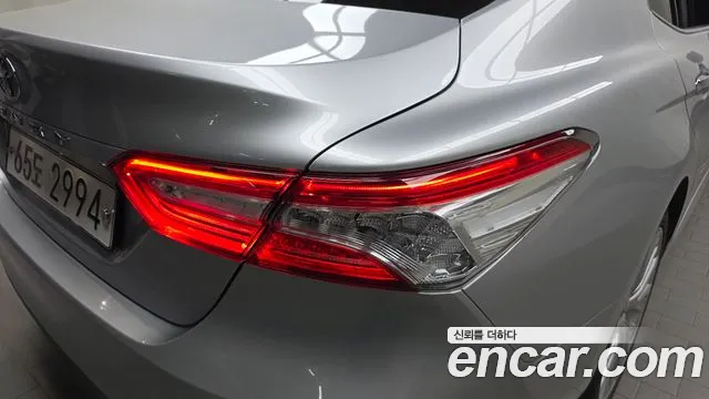 Toyota Camry 2018 — фото 9
