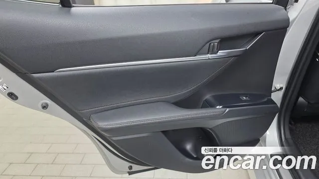 Toyota Camry 2018 — фото 15