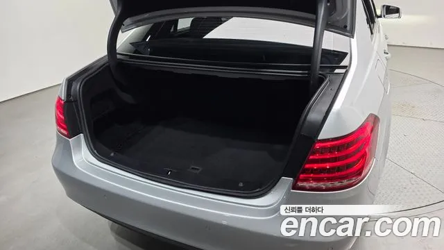 Mercedes-Benz E-Class 2014 — фото 20