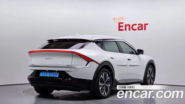 Kia EV6 2023 — фото 2