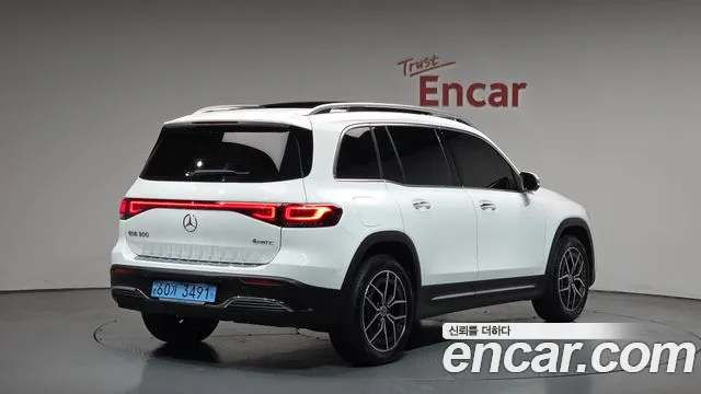 Mercedes-Benz EQB 2023 — фото 1