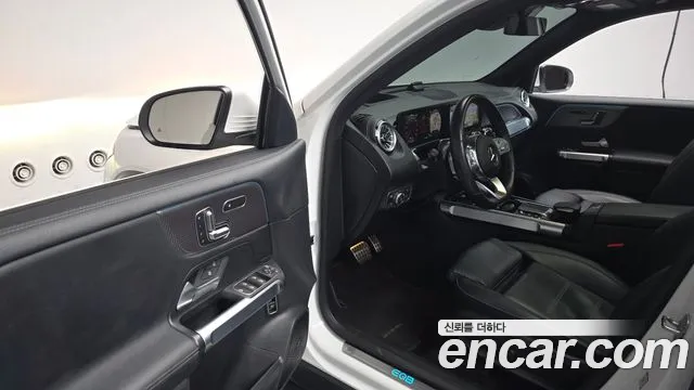 Mercedes-Benz EQB 2023 — фото 12