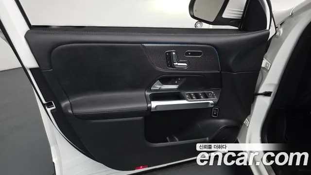 Mercedes-Benz EQB 2023 — фото 13