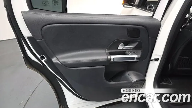 Mercedes-Benz EQB 2023 — фото 14