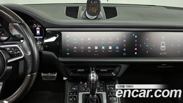 Porsche Macan 2017 — фото 14