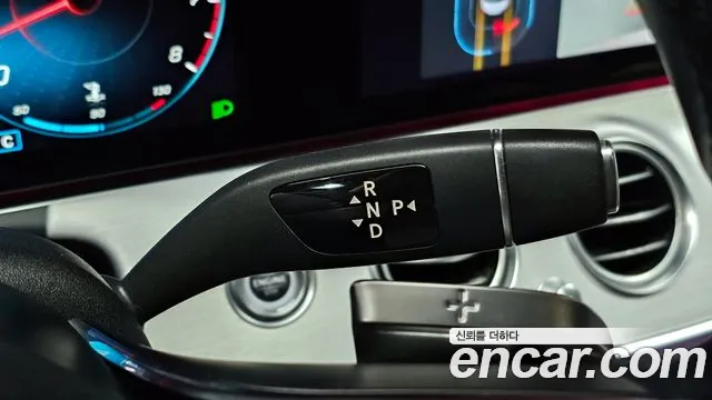 Mercedes-Benz E-Class 2021 — фото 11