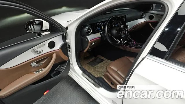 Mercedes-Benz E-Class 2021 — фото 16