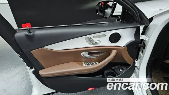 Mercedes-Benz E-Class 2021 — фото 13