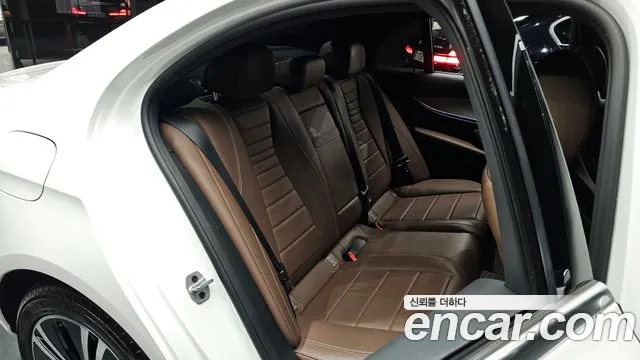 Mercedes-Benz E-Class 2021 — фото 15