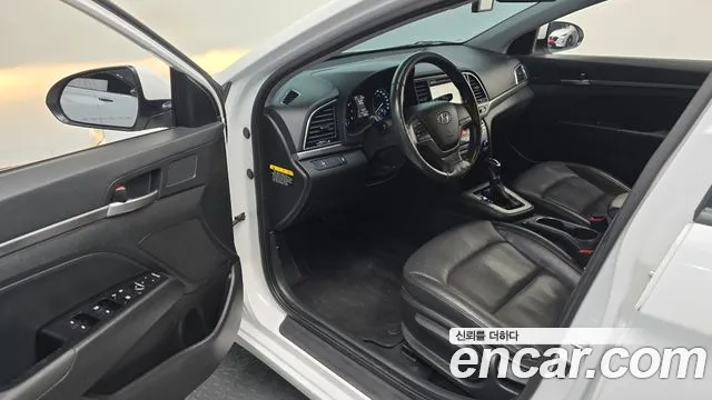 Hyundai AVANTE 2016 — фото 10