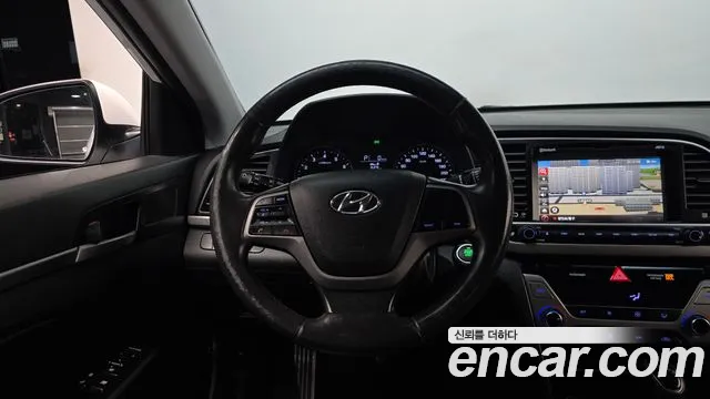 Hyundai AVANTE 2016 — фото 12