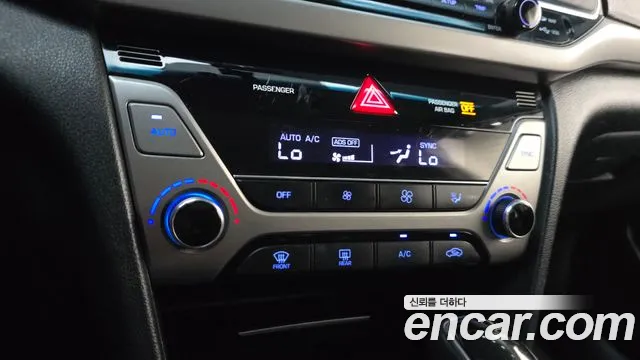 Hyundai AVANTE 2016 — фото 18