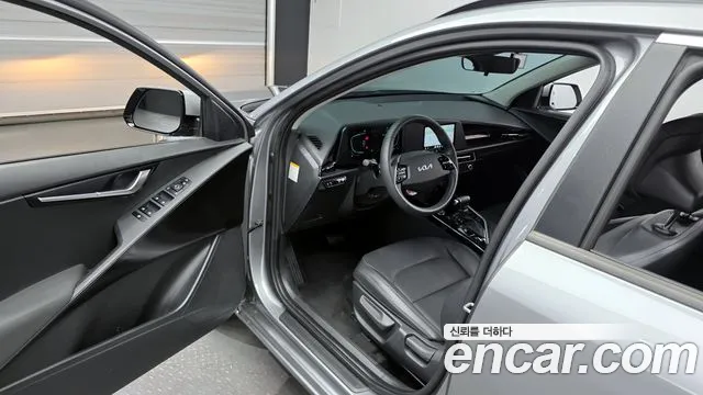 Kia Niro 2022 — фото 10
