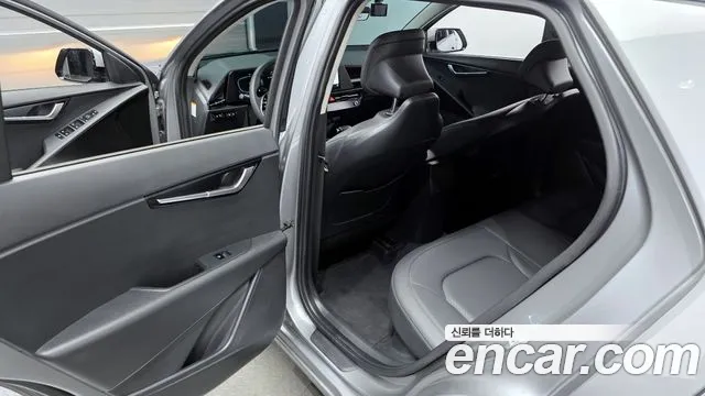 Kia Niro 2022 — фото 11