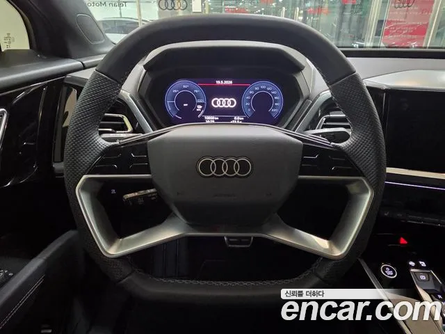 Audi Q4 e-tron 2025 — фото 12
