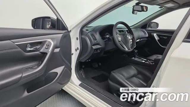 Nissan Altima 2018 — фото 13